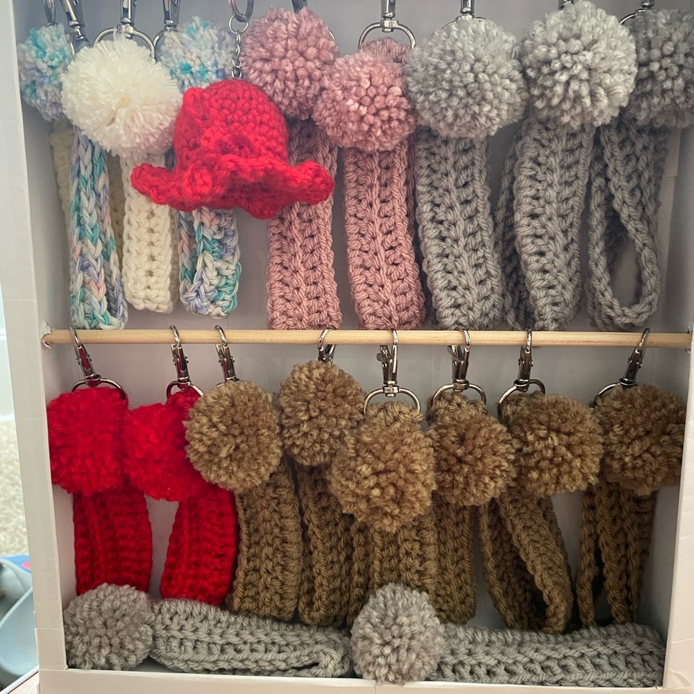 *HANDMADE* Crochet POMPOM wristlet keychain